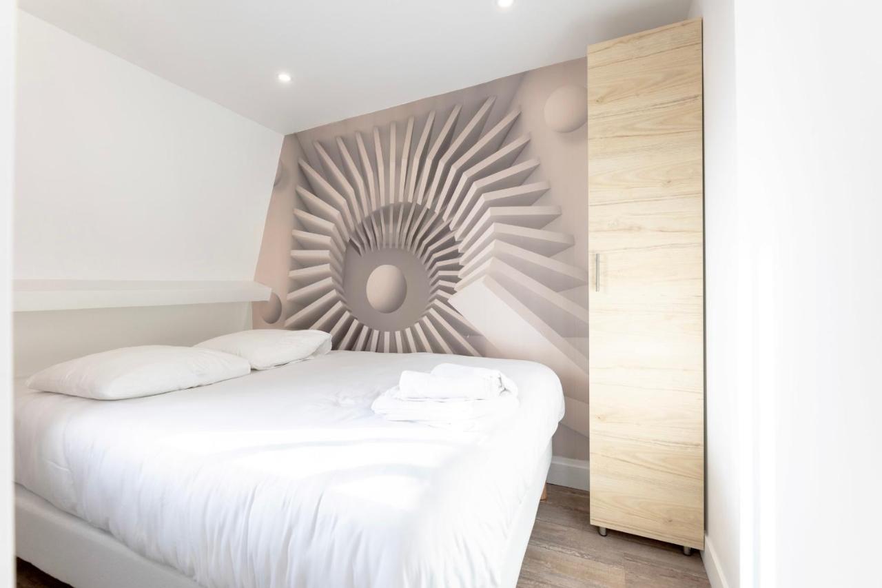 Amazing Apartment Under The Roof In Paris 8Th Extérieur photo